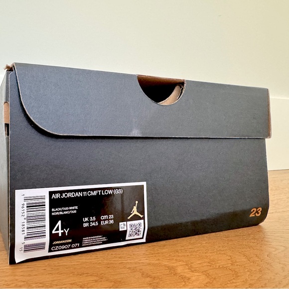 AIR JORDAN 11 CMFT LOW (GS), 4Y - Picture 8 of 9